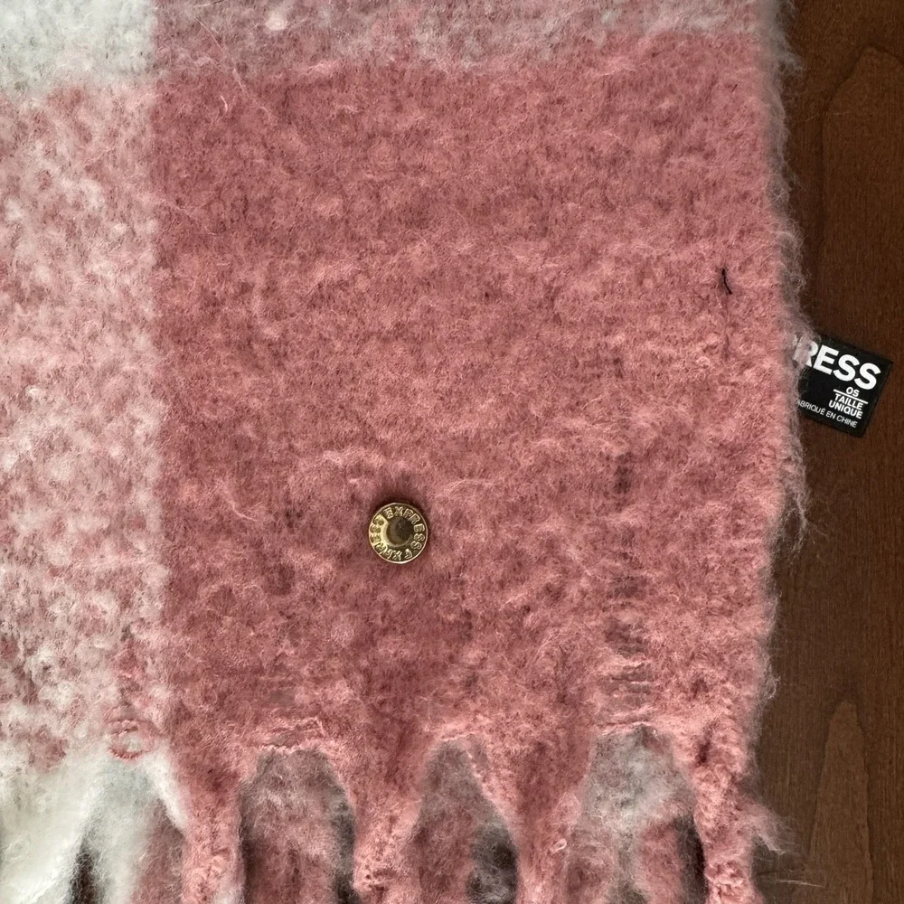 Express Classic Plaid White Pink Blanket Scarf‎ Fringe Fuzzy Wrap Large One Size